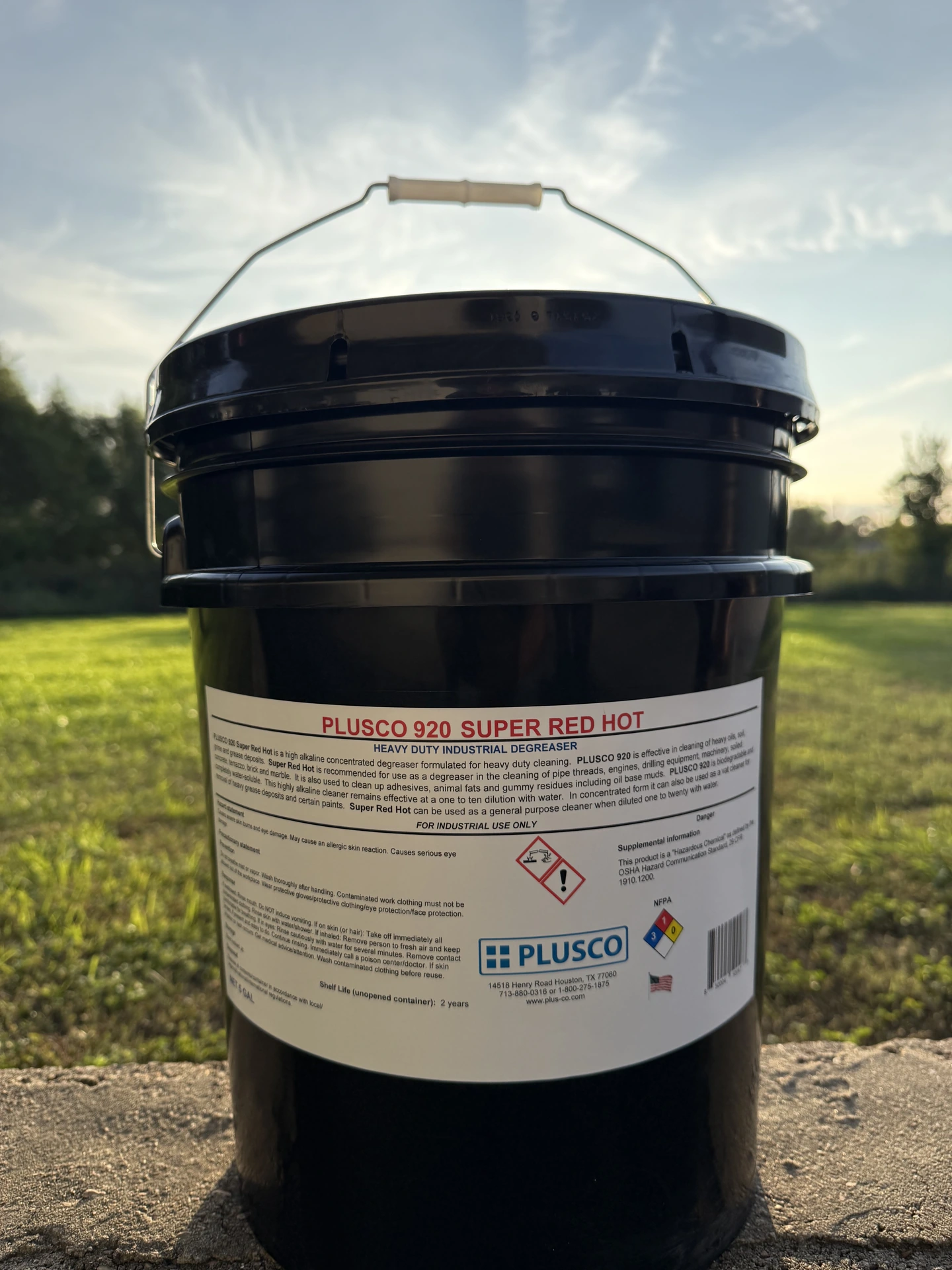 PLUSCO 920 Super Red Hot heavy-duty industrial degreaser pail